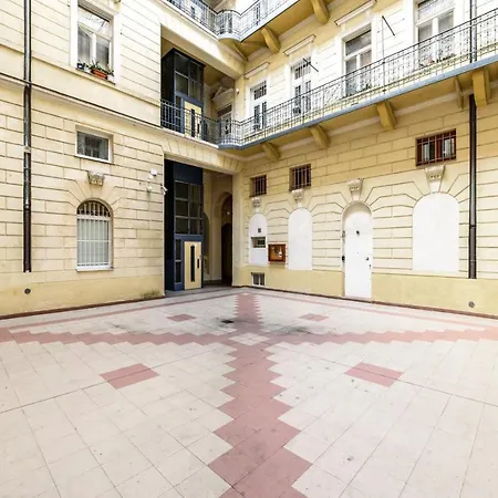 View To The Roofs Luxury With 2 Bedrooms * Boedapest