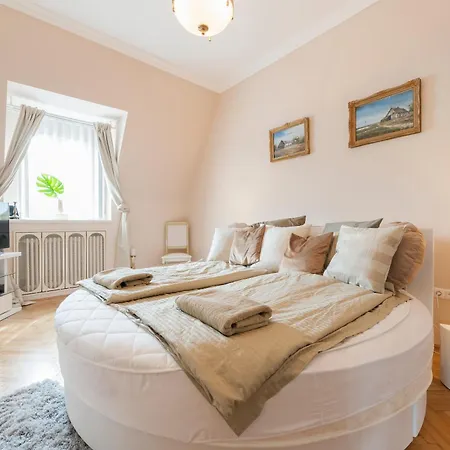 Daire View To The Roofs Luxury With 2 Bedrooms