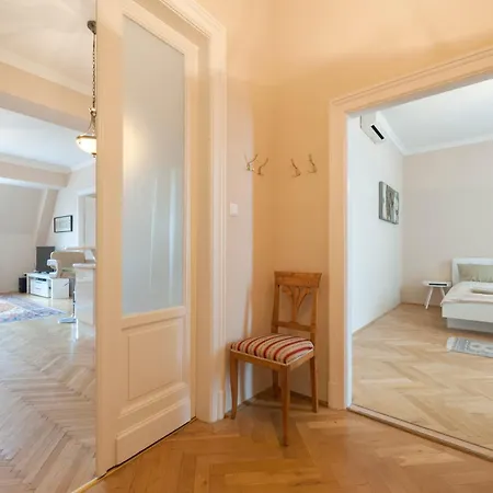 View To The Roofs Luxury With 2 Bedrooms Appartement *