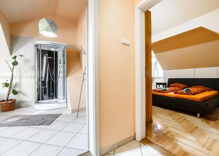 דירה View To The Roofs Luxury With 2 Bedrooms *
