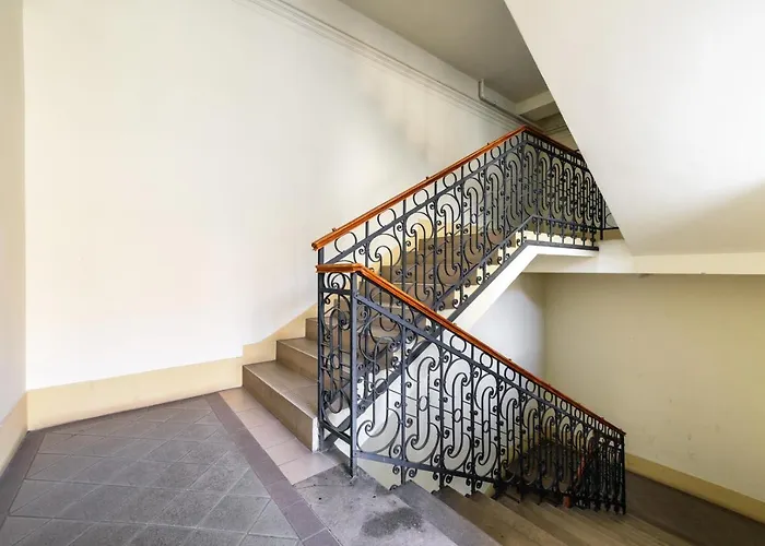 דירה View To The Roofs Luxury With 2 Bedrooms *