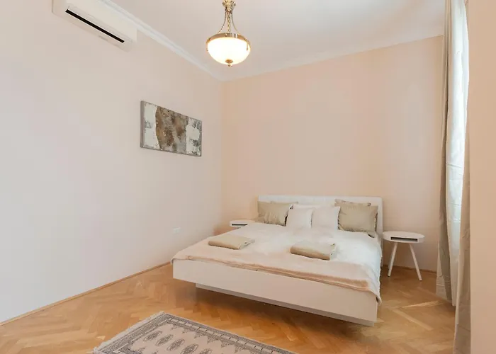View To The Roofs Luxury With 2 Bedrooms דירה בודפשט