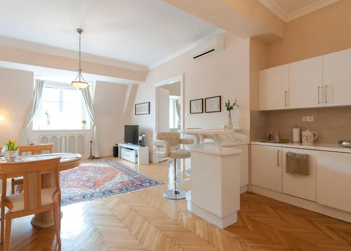 View To The Roofs Luxury With 2 Bedrooms בודפשט