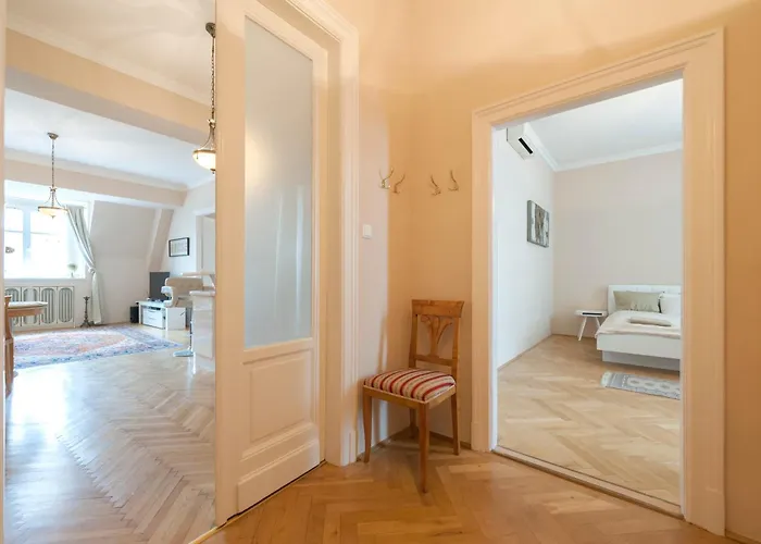 View To The Roofs Luxury With 2 Bedrooms דירה *
