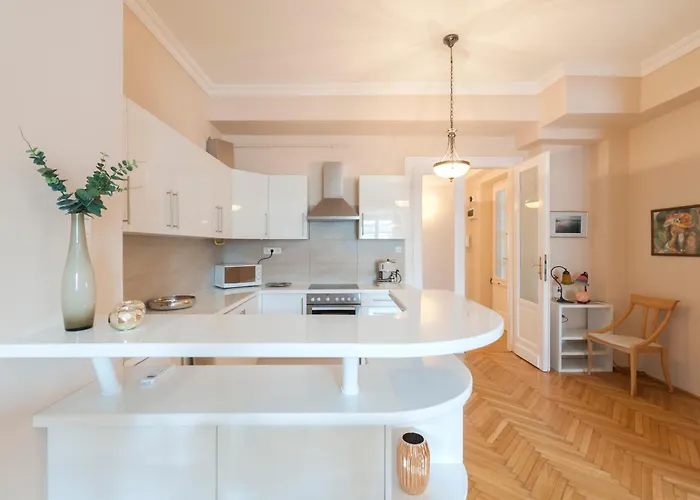 View To The Roofs Luxury With 2 Bedrooms *