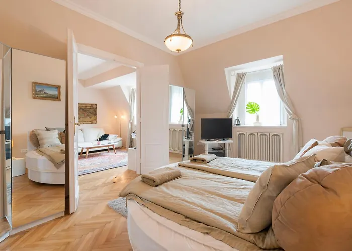 דירה View To The Roofs Luxury With 2 Bedrooms *