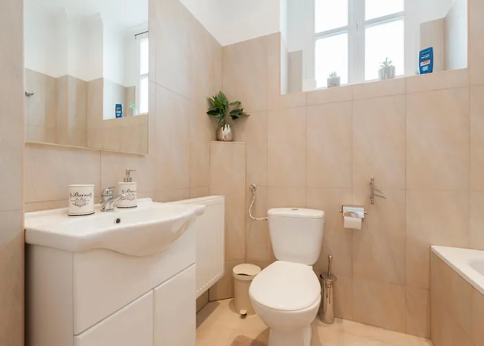 View To The Roofs Luxury With 2 Bedrooms דירה *