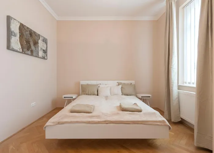 דירה View To The Roofs Luxury With 2 Bedrooms בודפשט